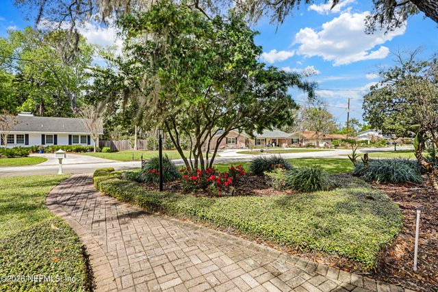 8691 SAN SERVERA Drive W, Jacksonville, FL 32217