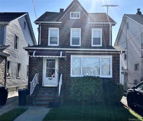 2 Superior Road 243, Floral Park, NY 11001