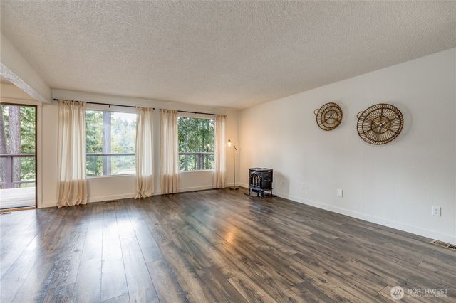 4908 W Tapps Drive E, Lake Tapps, WA 98391