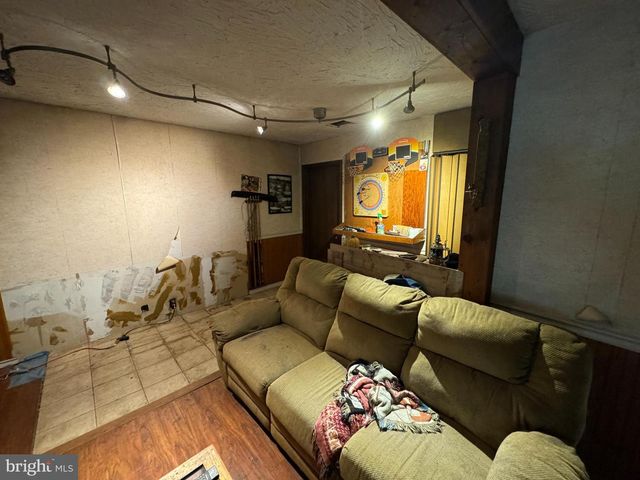 1941 CEDAR DR, Spring Grove, PA 17362