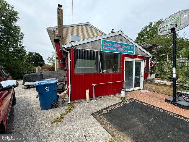 1941 CEDAR DR, Spring Grove, PA 17362