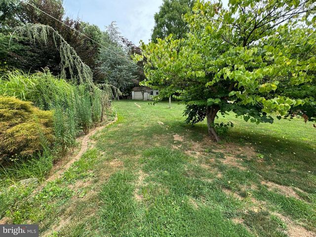 1941 CEDAR DR, Spring Grove, PA 17362