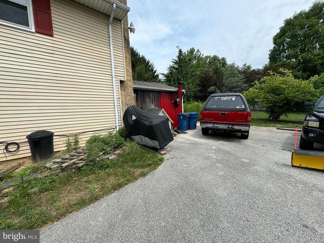 1941 CEDAR DR, Spring Grove, PA 17362