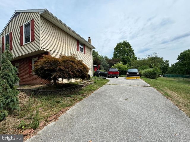 1941 CEDAR DR, Spring Grove, PA 17362