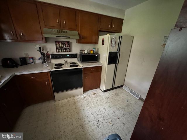 1941 CEDAR DR, Spring Grove, PA 17362