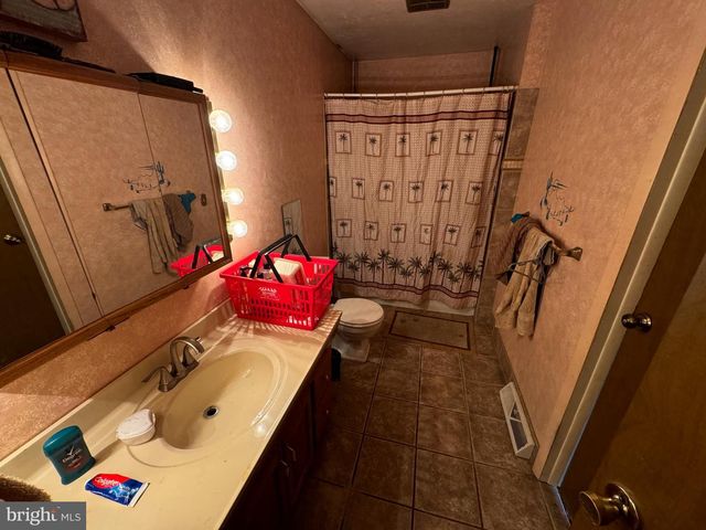 1941 CEDAR DR, Spring Grove, PA 17362