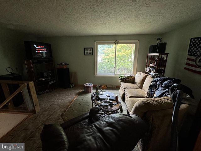 1941 CEDAR DR, Spring Grove, PA 17362