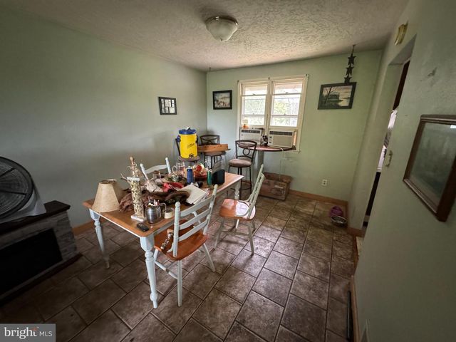 1941 CEDAR DR, Spring Grove, PA 17362