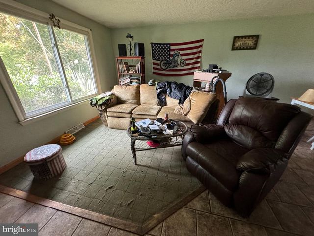 1941 CEDAR DR, Spring Grove, PA 17362