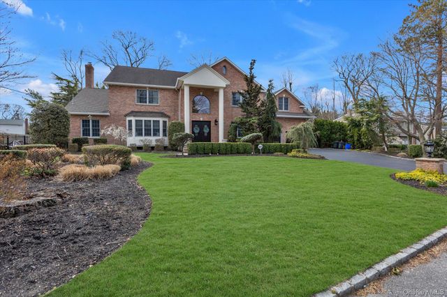 36 Fox Lane, Dix Hills, NY 11746