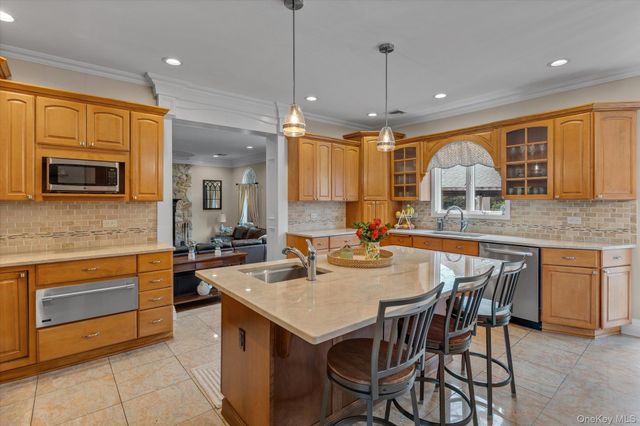 36 Fox Lane, Dix Hills, NY 11746