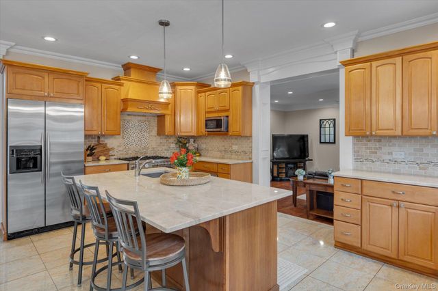 36 Fox Lane, Dix Hills, NY 11746