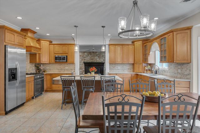 36 Fox Lane, Dix Hills, NY 11746