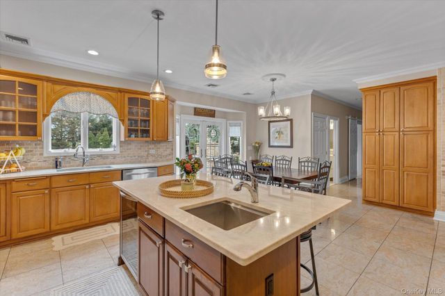 36 Fox Lane, Dix Hills, NY 11746