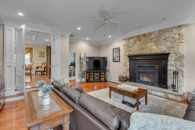 36 Fox Lane, Dix Hills, NY 11746