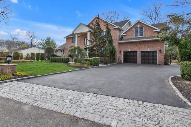 36 Fox Lane, Dix Hills, NY 11746