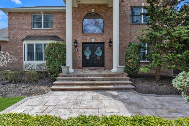 36 Fox Lane, Dix Hills, NY 11746