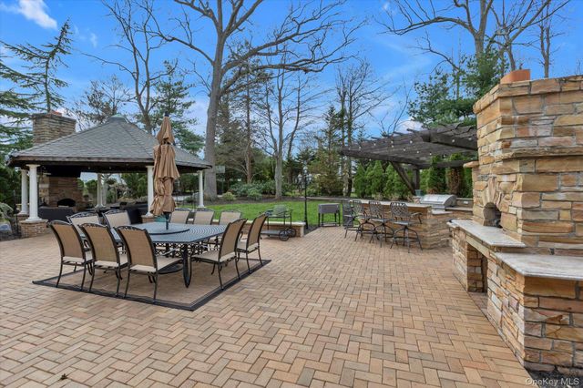 36 Fox Lane, Dix Hills, NY 11746