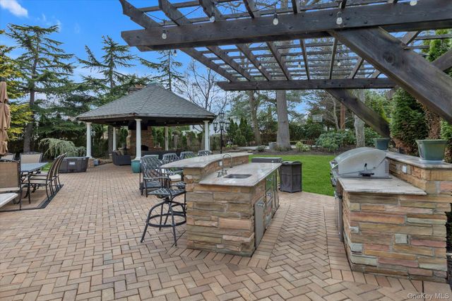 36 Fox Lane, Dix Hills, NY 11746