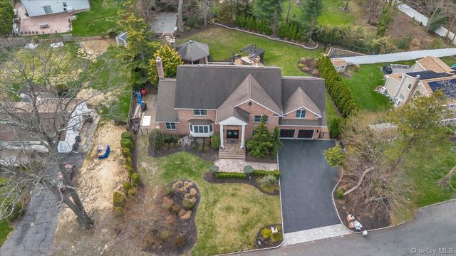 36 Fox Lane, Dix Hills, NY 11746