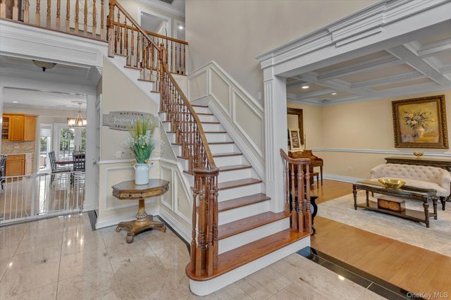 36 Fox Lane, Dix Hills, NY 11746