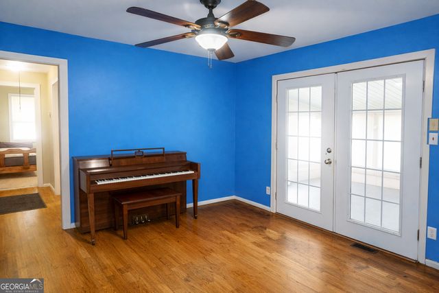72 Bell Street, Hartwell, GA 30643