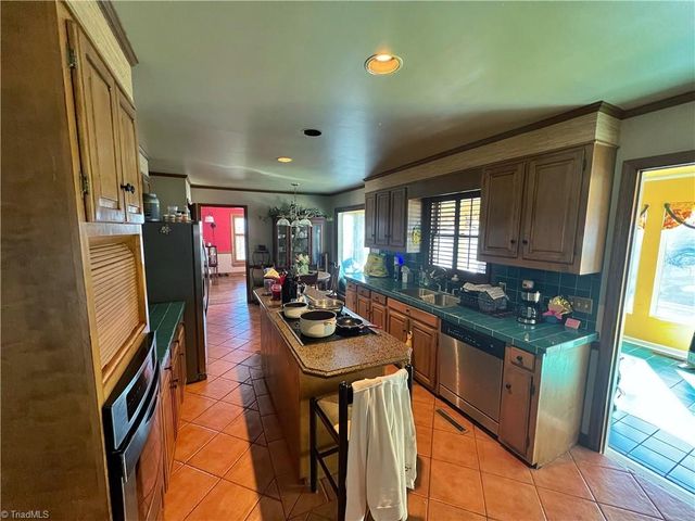 1089 Hillsdale Drive, Asheboro, NC 27203