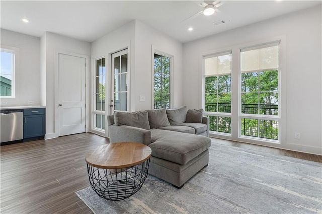 1290 Longreen Terr NW 2, Atlanta, GA 30318