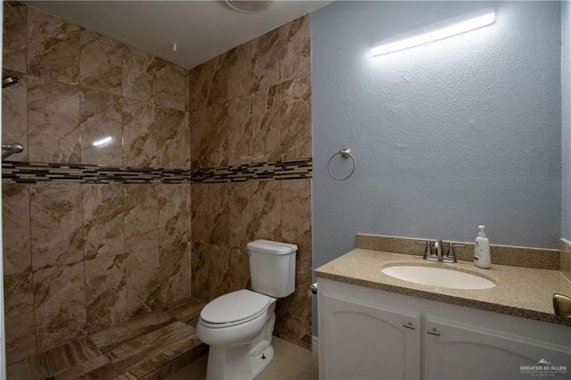 702 E Mavi Drive E, Pharr, TX 78577