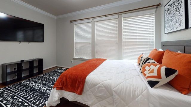 6363 Fairdale Lane P, Houston, TX 77057