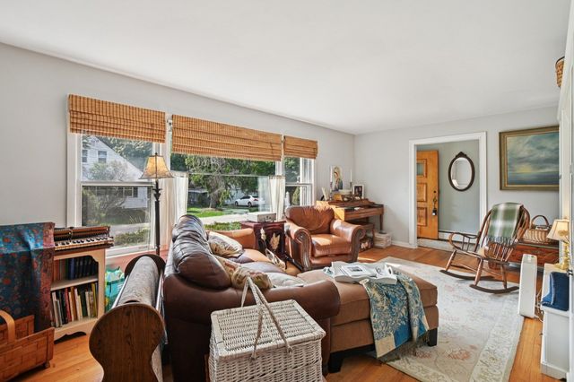 10 Glen Street, Grayslake, IL 60030