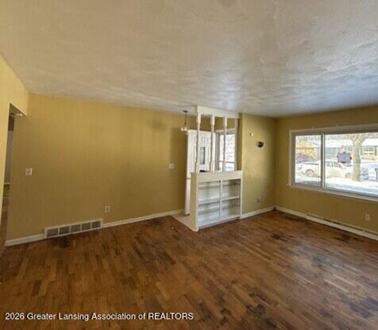 3815 Walton Drive, Lansing, MI 48910