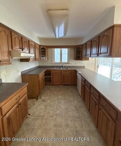 3815 Walton Drive, Lansing, MI 48910