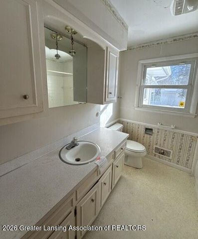 3815 Walton Drive, Lansing, MI 48910