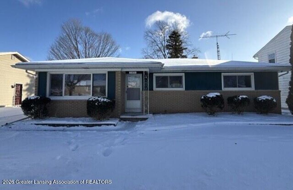 3815 Walton Drive, Lansing, MI 48910