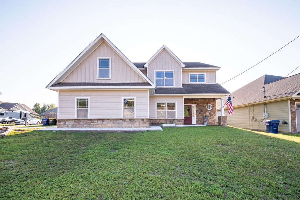10 Lee Road 2174, Phenix City, AL 36870