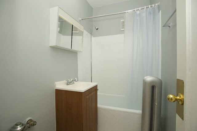 4604 N Beacon Street 4C, Chicago, IL 60640