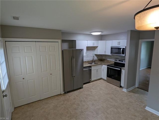 625 Orangewood DR, Virginia Beach, VA 23453