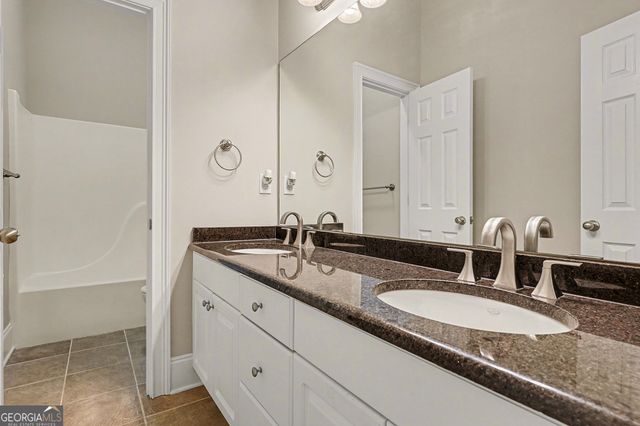 25 Inverleigh Row, Covington, GA 30014