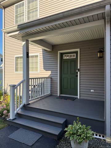 4 Landings View, Hyde Park, NY 12538