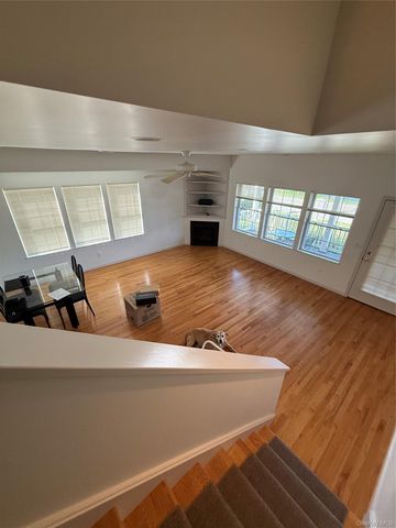 4 Landings View, Hyde Park, NY 12538