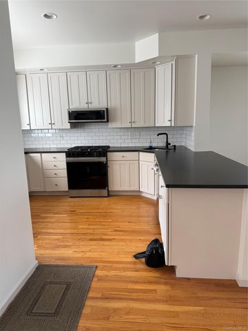 4 Landings View, Hyde Park, NY 12538