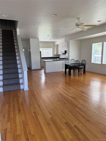 4 Landings View, Hyde Park, NY 12538