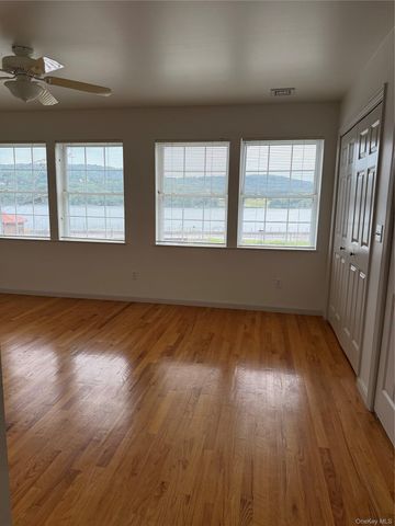 4 Landings View, Hyde Park, NY 12538