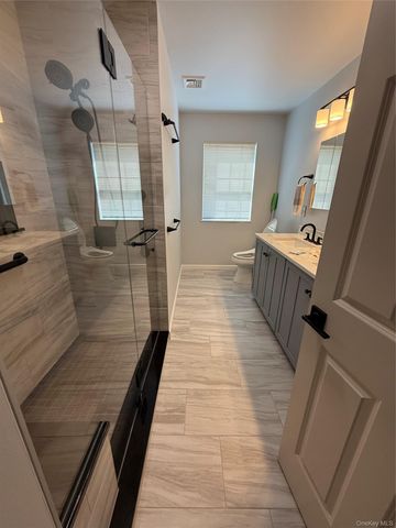 4 Landings View, Hyde Park, NY 12538
