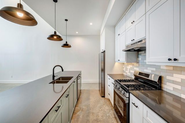 1717 Airline Drive B, Houston, TX 77009