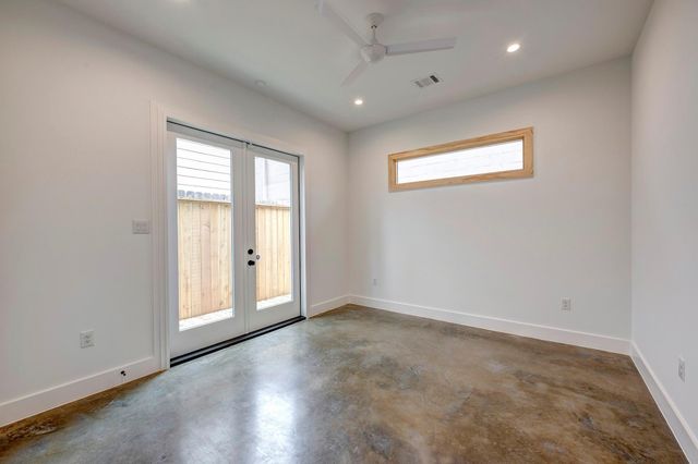 1717 Airline Drive B, Houston, TX 77009