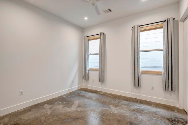 1717 Airline Drive B, Houston, TX 77009