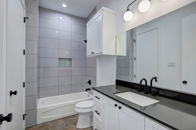 1717 Airline Drive B, Houston, TX 77009