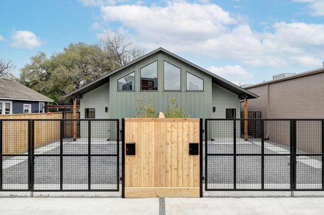 1717 Airline Drive B, Houston, TX 77009